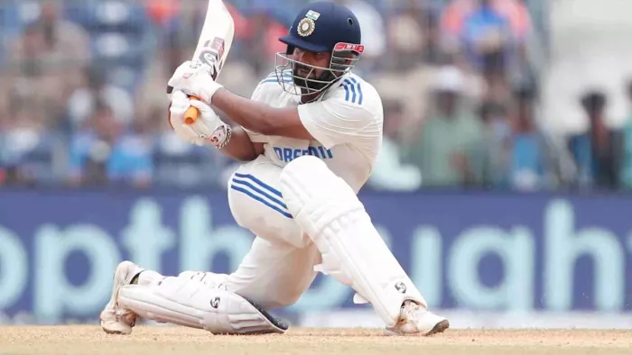 बांग्लादेश के खिलाफ टेस्ट मैच के दौरान ऋषभ पंत। फोटो- BCCI