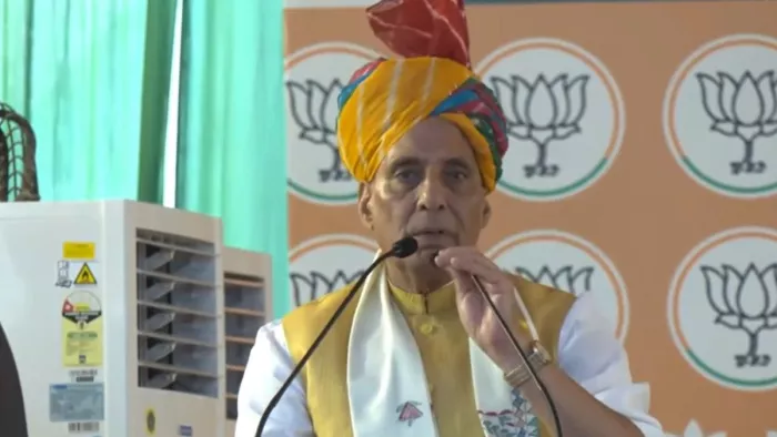 J&k Election 2024: 'आतंकवाद रुकने पर ही पाकिस्तान के साथ शांति', राजौरी में राजनाथ सिंह बोले।