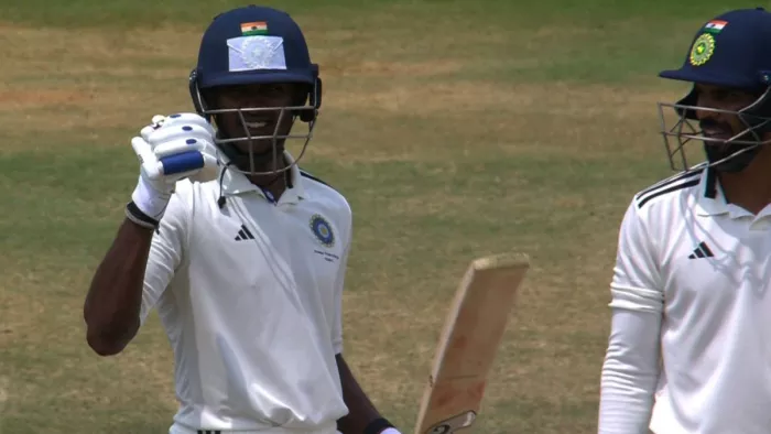 साई सुदर्शन ने दलीप ट्रॉफी में जड़ा शतक। फोटो- BCCI