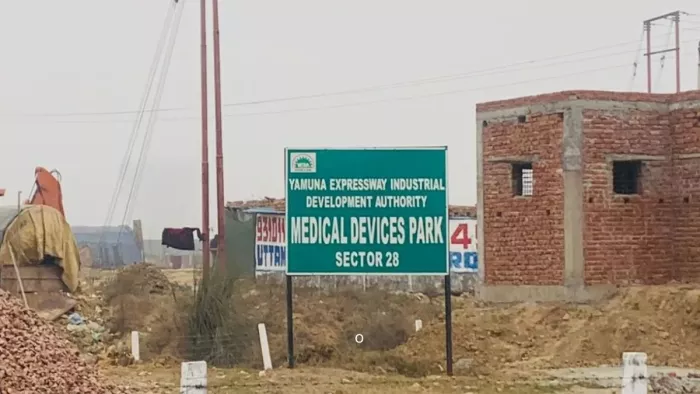 बीस प्रतिशत तक भूमि अधिग्रहण की सीमा बढ़ाई गई है।