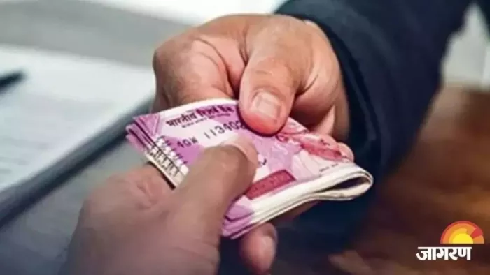 जिला चिकित्सालय में मरीज से कर्मचारी ने मांगी रिश्वत।