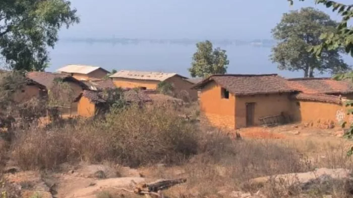 बिजली के लिए 50 गांवों में नवंबर में लगेंगे खंभे और तार।