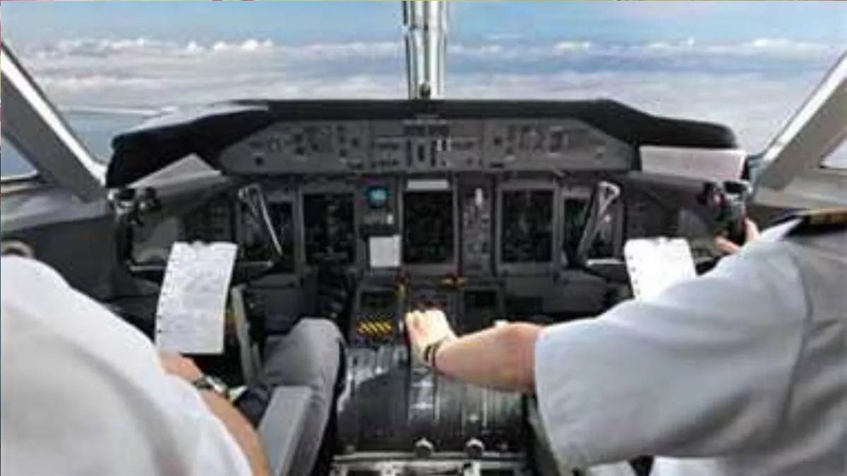 https://www.jagranimages.com/images/newimg/22092025/22_09_2025-cockpit_24056352.jpg