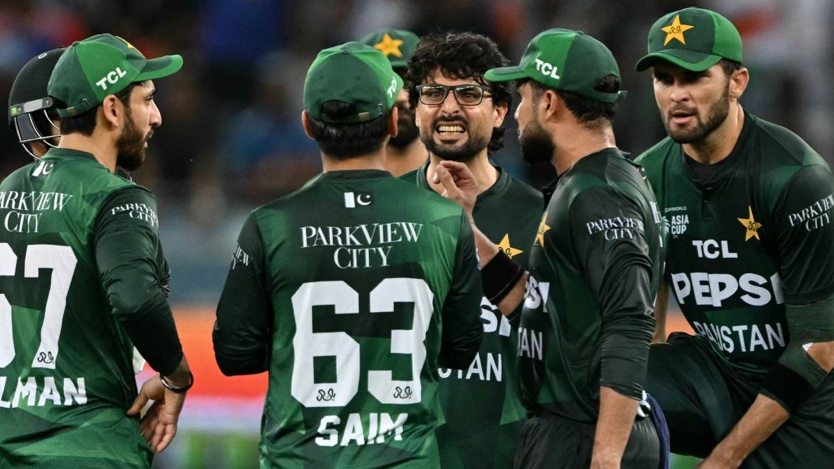 https://www.jagranimages.com/images/newimg/22092025/22_09_2025-fakhar_zaman_dismissal_24056500.jpg