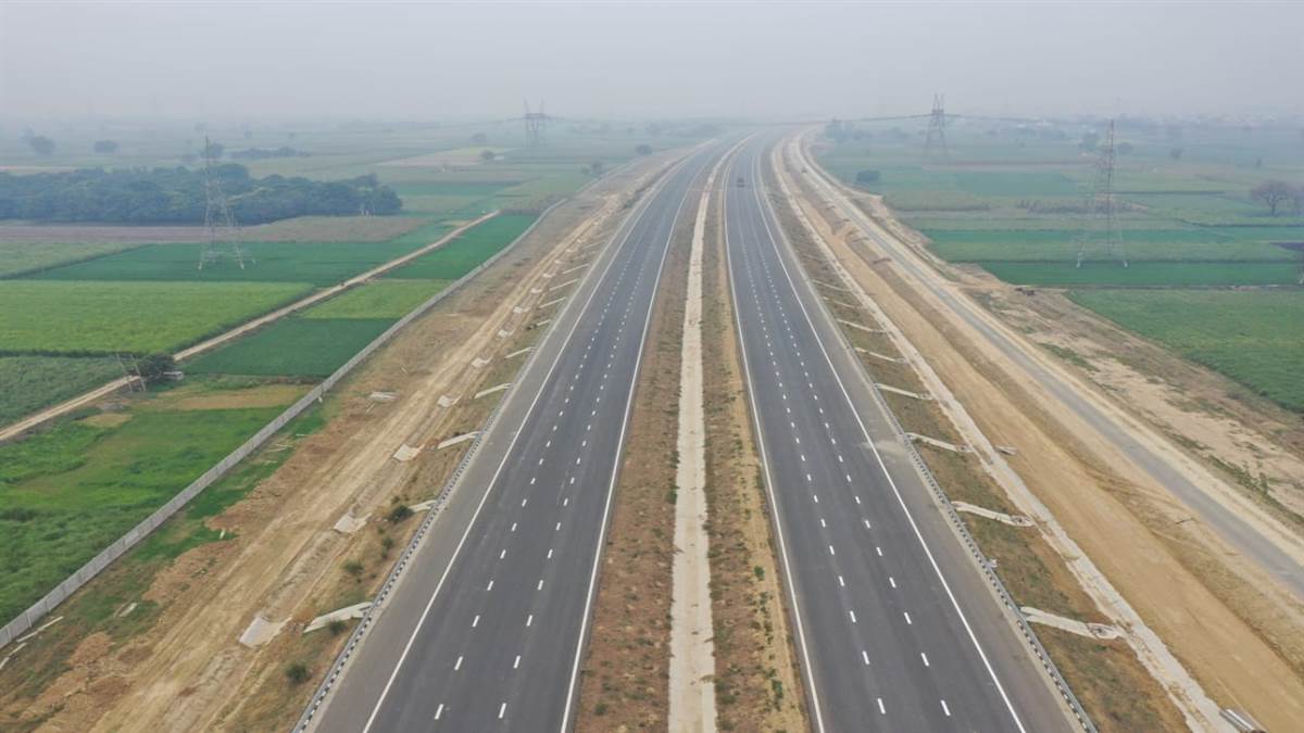 https://www.jagranimages.com/images/newimg/22092025/22_09_2025-ganga_expressway_24056034.jpg