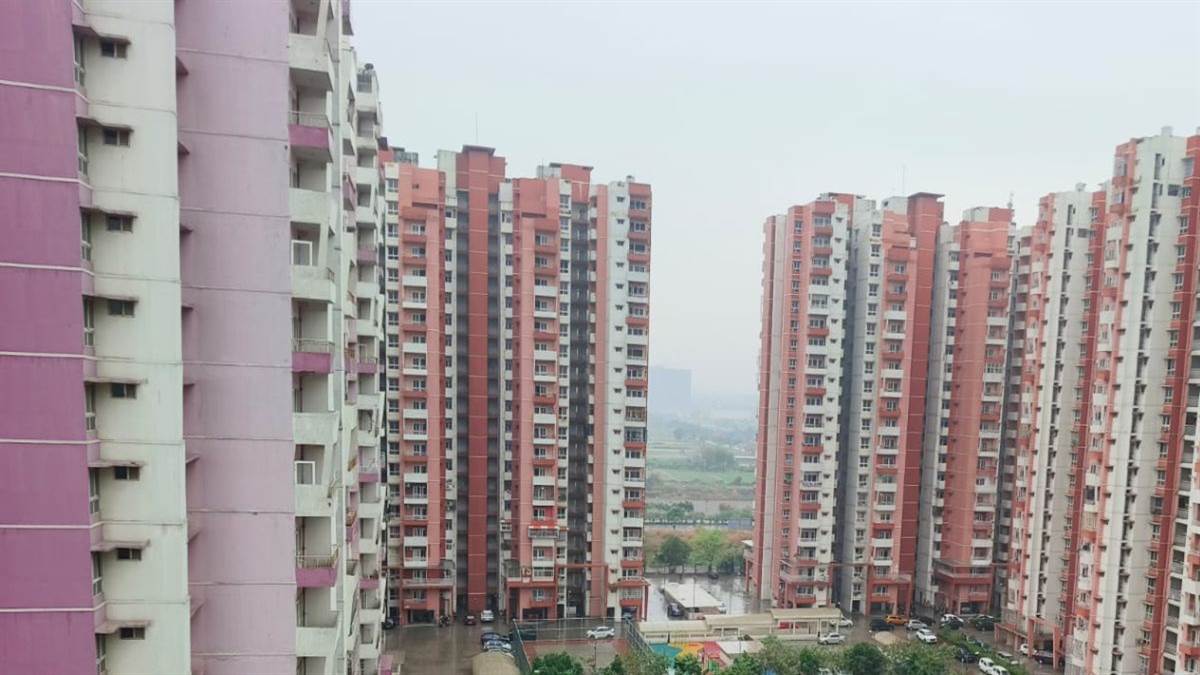 https://www.jagranimages.com/images/newimg/22092025/22_09_2025-ganga_yamuna_hindon_apartment_24055689.jpg
