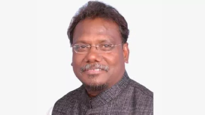 बलमुचू के निर्णय पर बदलेगा उपचुनाव का समीकरण, घाटशिला में राजनीतिक बैचेनी बढ़ी
