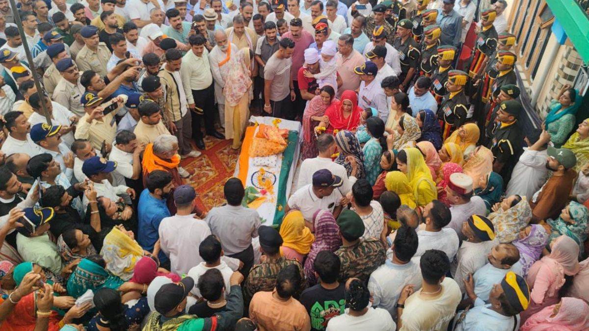 https://www.jagranimages.com/images/newimg/22092025/22_09_2025-hp_soldier_martyr_24055927.jpg
