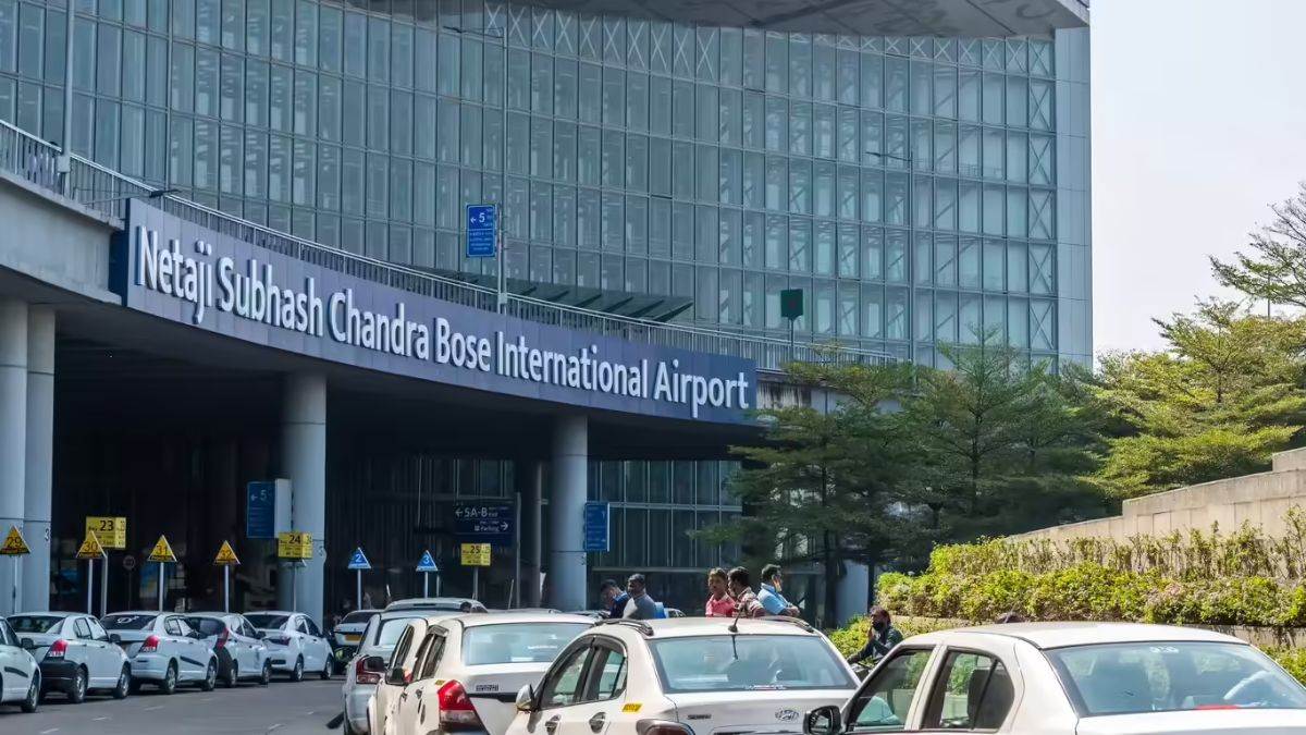 https://www.jagranimages.com/images/newimg/22092025/22_09_2025-kolkata_airport_24055603.jpg