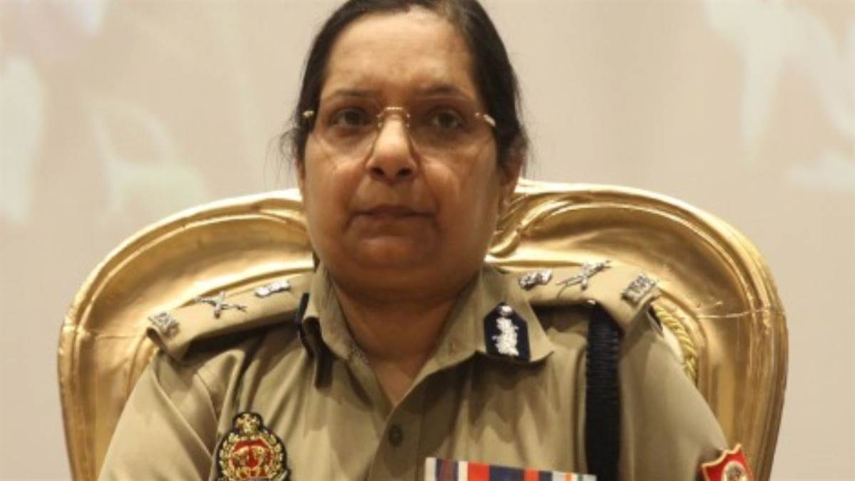https://www.jagranimages.com/images/newimg/22092025/22_09_2025-noida_police_commissioner_2_24055718.jpg