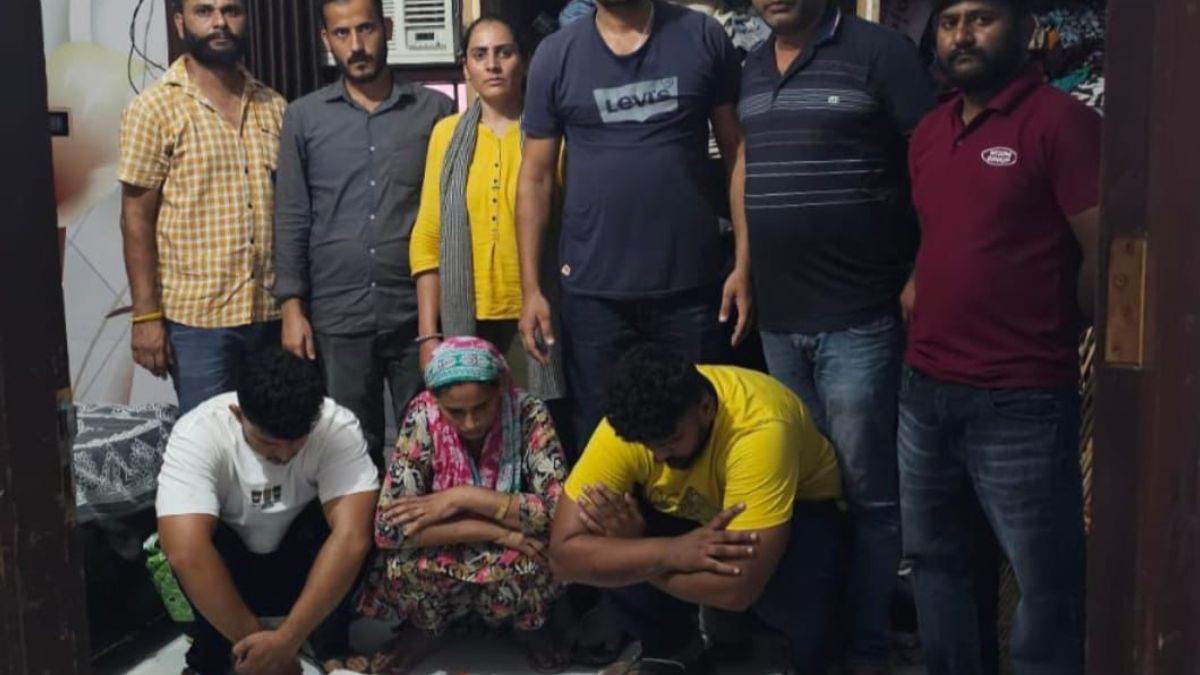 https://www.jagranimages.com/images/newimg/22092025/22_09_2025-police_54_24056621.jpg