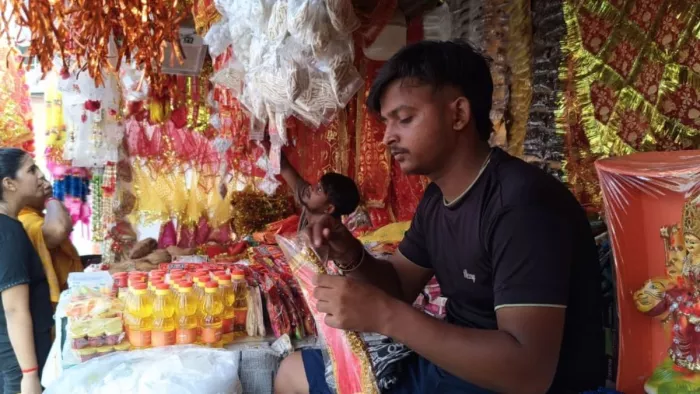 शारदीय नवरात्र आज से शुरू, सजा देवी मां का दरबार।