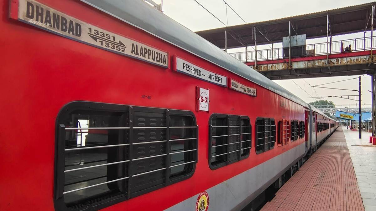 https://www.jagranimages.com/images/newimg/22092025/22_09_2025-train_24056577.jpg
