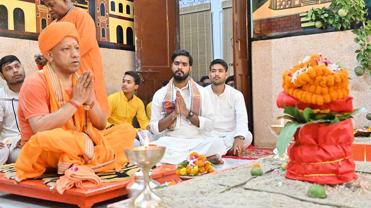 https://www.jagranimages.com/images/newimg/22092025/22_09_2025-yogi_adityanath_24056673_23314362.jpg