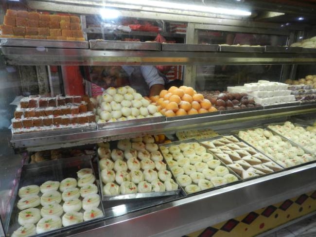 स्वादिष्ट मिठाई बढ़ाएगी दीपावली की मिठास - Delicious sweets will increase the sweetness of Deepawali - Uttar Pradesh Ghazipur Local News