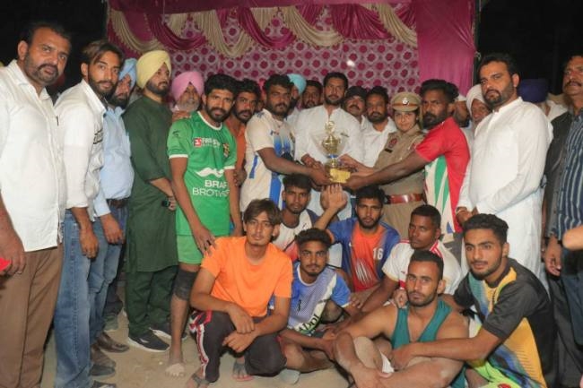 कबड्डी में गांव बहादुरपुर की टीम पहले स्थान पर