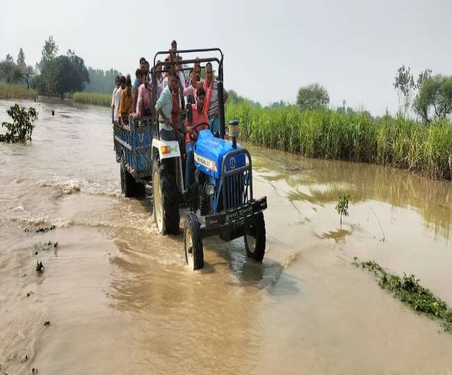 गोंडा में भी बाढ़ ने कहर बरपाना शुरू कर दिया है। सकरौर-भिखारीपुर तटबंध पर खतरा मंडराने लगा है।