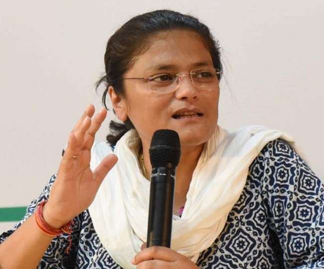 राज्यसभा सदस्य सुष्मिता देव की कार में तोड़फोड़, टीएमसी ने भाजपा पर लगाया सुष्मिता देव पर हमला करने का आरोप - Rajya Sabha member Sushmita Dev car vandalized TMC ...
