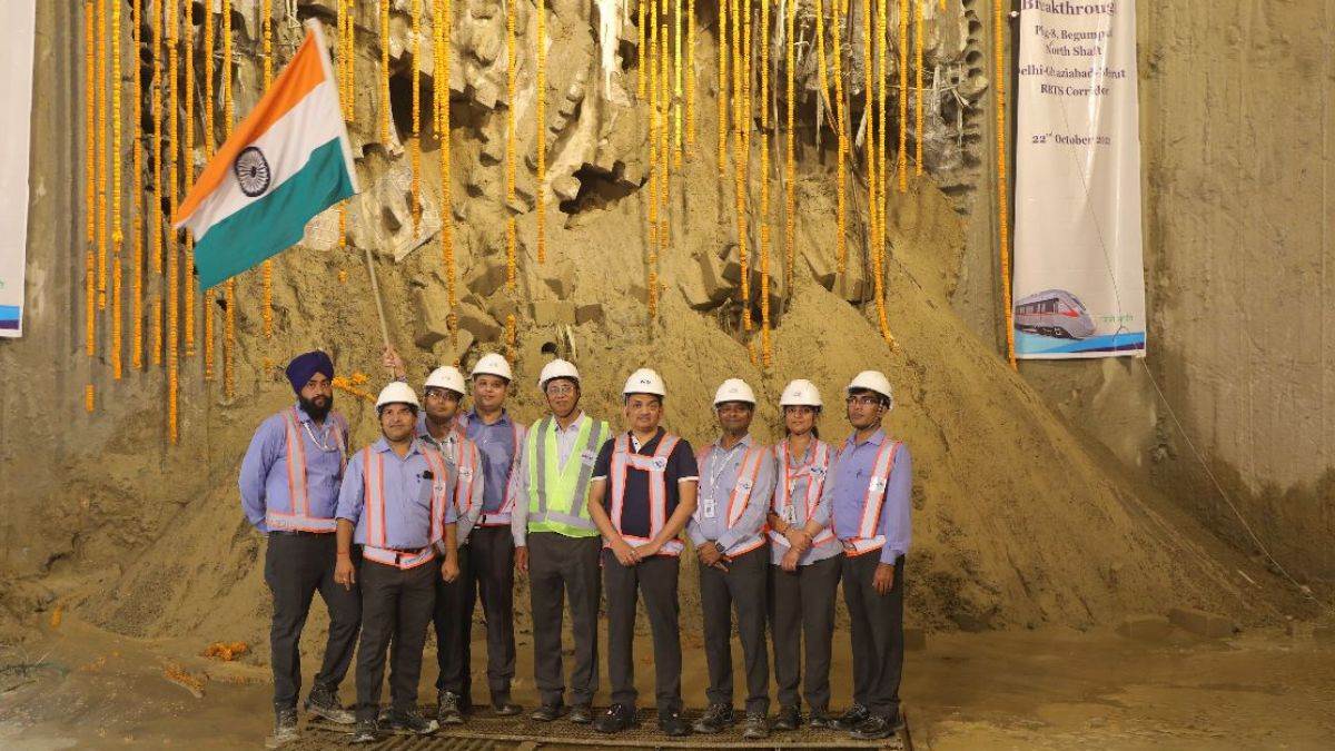 https://www.jagranimages.com/images/newimg/22102022/22_10_2022-_rapid_rail_tunnel_mrt_2_23157164_14637572.jpg