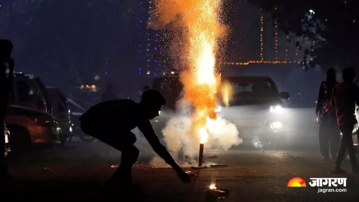 दिल्ली NCR में हर दस में से चार परिवार जलाएंगे दिवाली पर पटाखे, लोग बोले- प्रदूषण की और हैं वजह