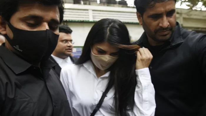 200 करोड़ रुपये की मनी लांड्रिंग मामले में फंसी जैकलीन पहुंची कोर्ट।