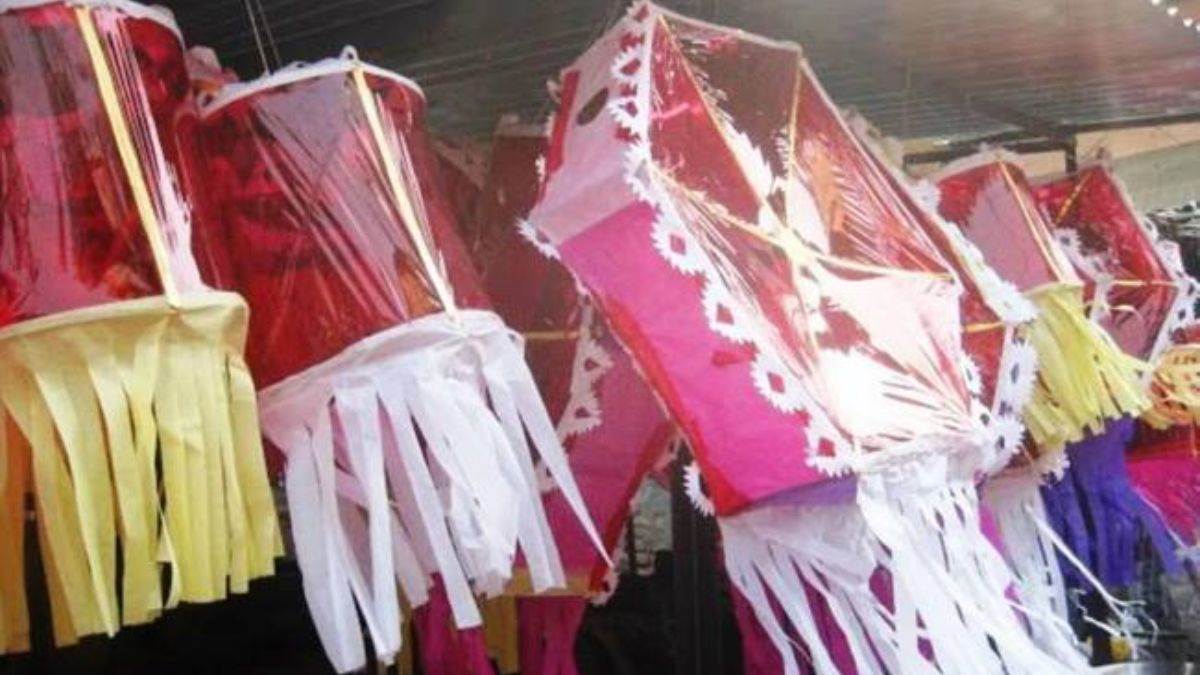 दीपावली की रात दरवाजे पर कंदील जलाने की परंपरा वर्षों पुरानी है। फोटो: इंटरनेट मीडिया