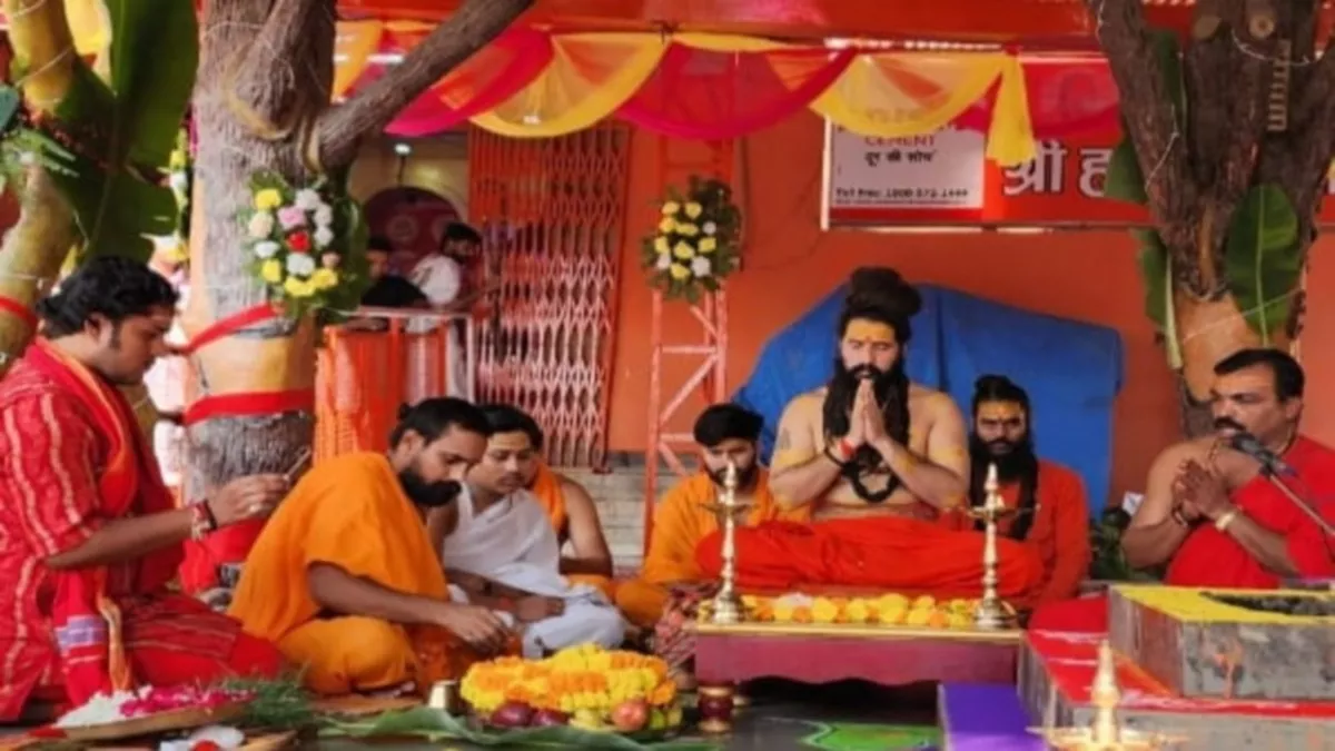Hanuman Jayanti 2022: प्रयागराज में त्रिवेणी संगम स्थित लेटे हनुमानजी की विशेष पूजा के साथ हनुमान जयंती महोत्‍सव शुरू हुआ।