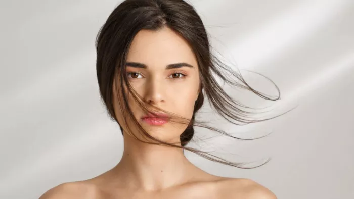 Sensitive Skin: अधिक ड्रायनेस स्किन को सेंसिटिव बना देती है।