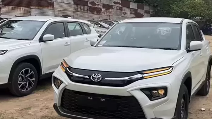डीलरशिप पर पहुंचने लगी Toyota Urban Cruiser Hyryder की बेस वेरिएंट