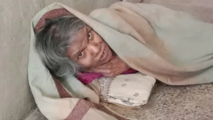 अपनों की राह ताक रही बेबस बुजुर्ग आंखें