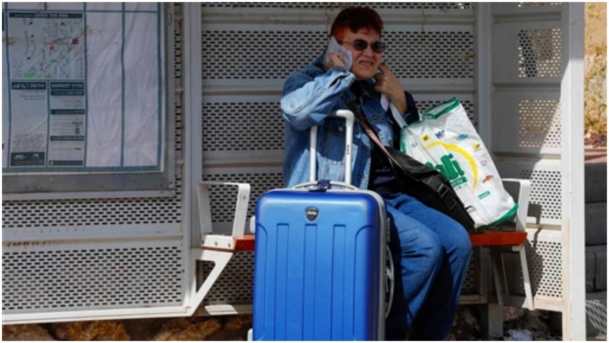 israel hamas war people from southern israel leave homes move to jerusalem