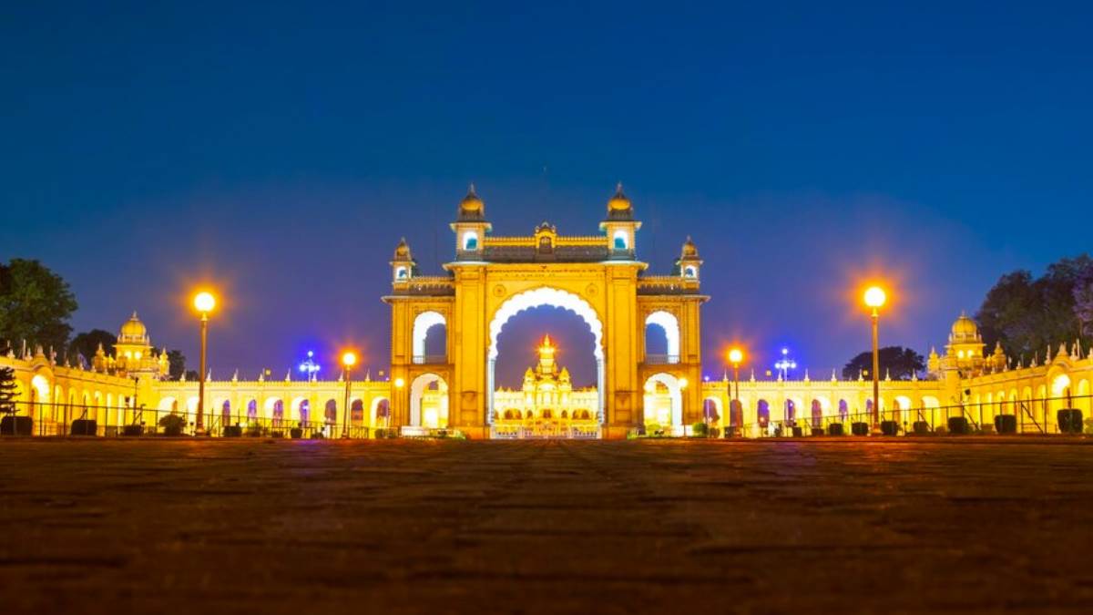 https://www.jagranimages.com/images/newimg/22102023/22_10_2023-mysore_dussera_f_23562732.jpg