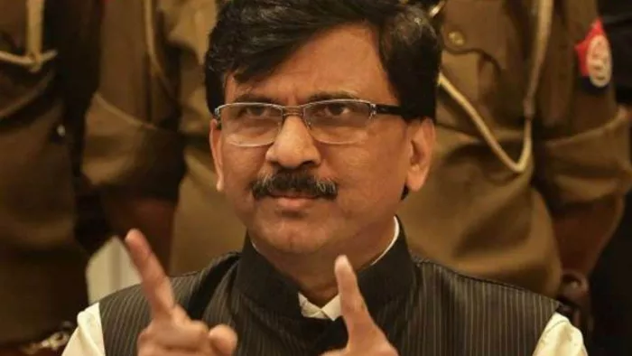 संजय राउत ने डिप्टी सीएम देवेंद्र फडणवीस पर किया हमला