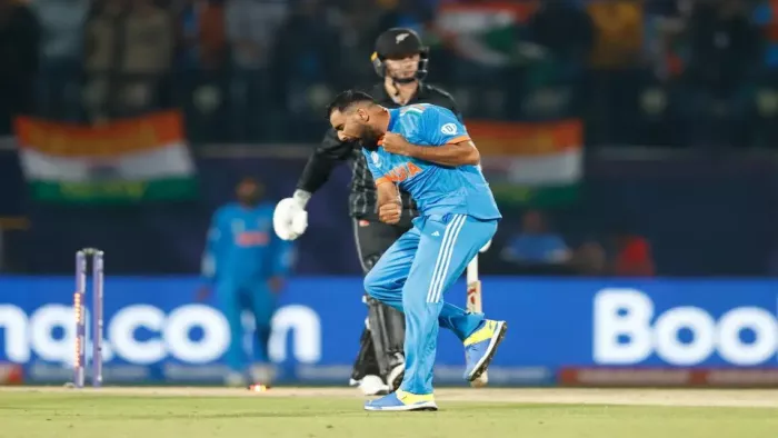 MOhammed Shami: मोहम्मद शमी ने बेहतरीन गेंदबाजी करते हुए पांच विकेट झटके