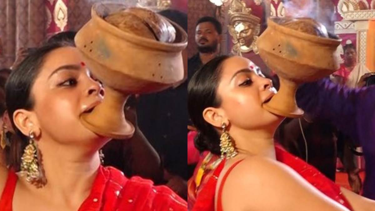 https://www.jagranimages.com/images/newimg/22102023/22_10_2023-sumona_chakravarti_dhunuchi_dance_23562980.jpg