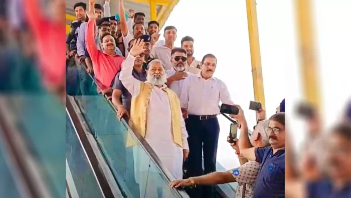 अंबाला में अफसरों पर जमकर बरसे अनिल विज। (जागरण फोटो)