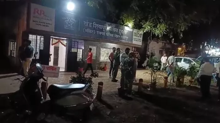 आचार संंहिता के बीच पुणे में कार से बरामद हुए करोड़ों रुपये (फोटो- सोशल मीडिया)