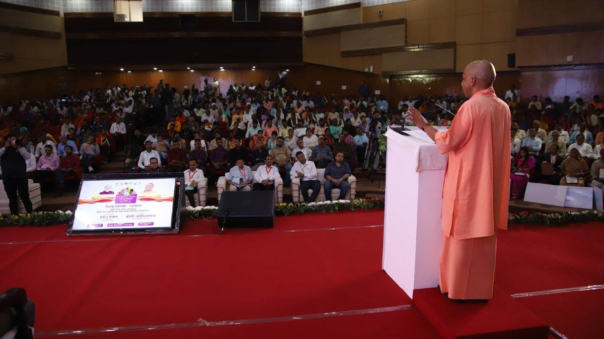 युवा शक्ति को कुशल बनाने का आधार बन रही 'स्वामी विवेकानंद युवा सशक्तिकरण  योजना', 13.14 लाख गैजेट किए गए वितरित - Empowering Youth Swami Vivekananda  Yuva Sashaktikaran ...