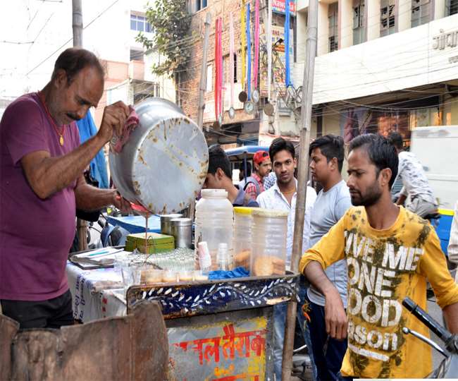 सिस्टम की मार: गोल्ड मेडलिस्ट पिता को 'चाय' बेचता देख, दुखी बेटों ने भी छोड़ दी तैराकी