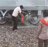 गाजीपुर में बर्निंग ट्रेन होने से बची अंत्योदय एक्सप्रेस, पायलट ने अग्निशमन यंत्र से आग पर पाया काबू