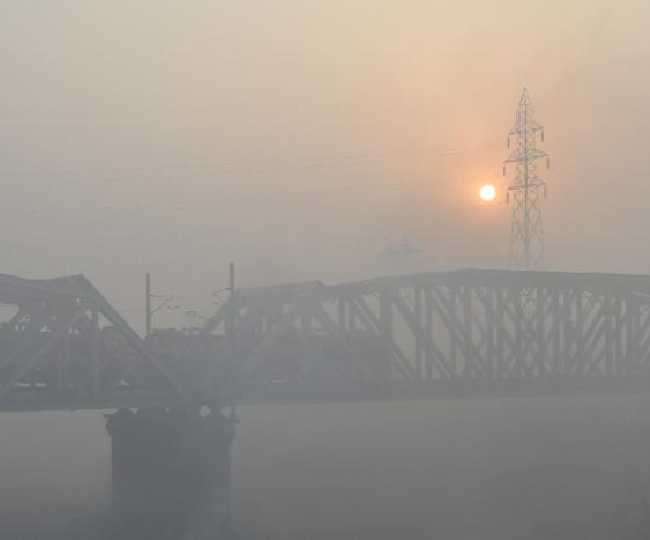लुधियाना में प्रदूषण के कारण सतलुज पुल साफ नहीं दिख रहा। सूर्य की लालिमा मध्यम है। फाइल फोटो: कुलदीप काला