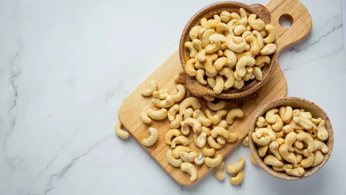 Cashew Nuts Benefits: हार्ट को हेल्दी रखने के साथ पाचन से जुड़ी दिक्कतें भी दूर करता है काजू