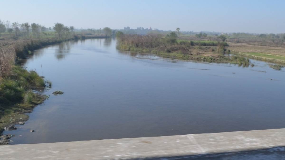 https://www.jagranimages.com/images/newimg/22112022/22_11_2022-hindon_river_23220415_14939754.jpg
