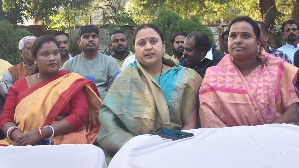 dhanbad nagar nigam baghmara mla dhulu mahto wife savitri devi said talks have been done with the party i am getting support only