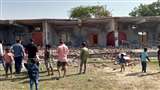 Agra News: आगरा में ट्रेन की धमक से ढह गई स्कूल की बिल्डिंग