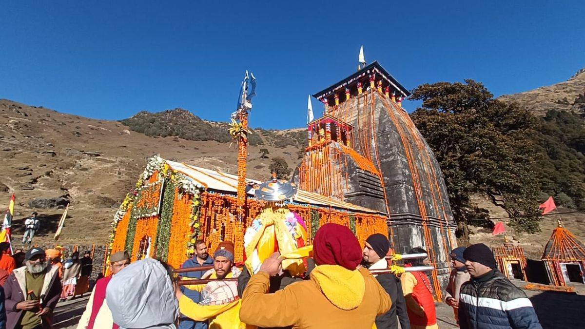 rudraprayag news doors of second kedar madmaheshwar temple closed for winter record devotees arrived