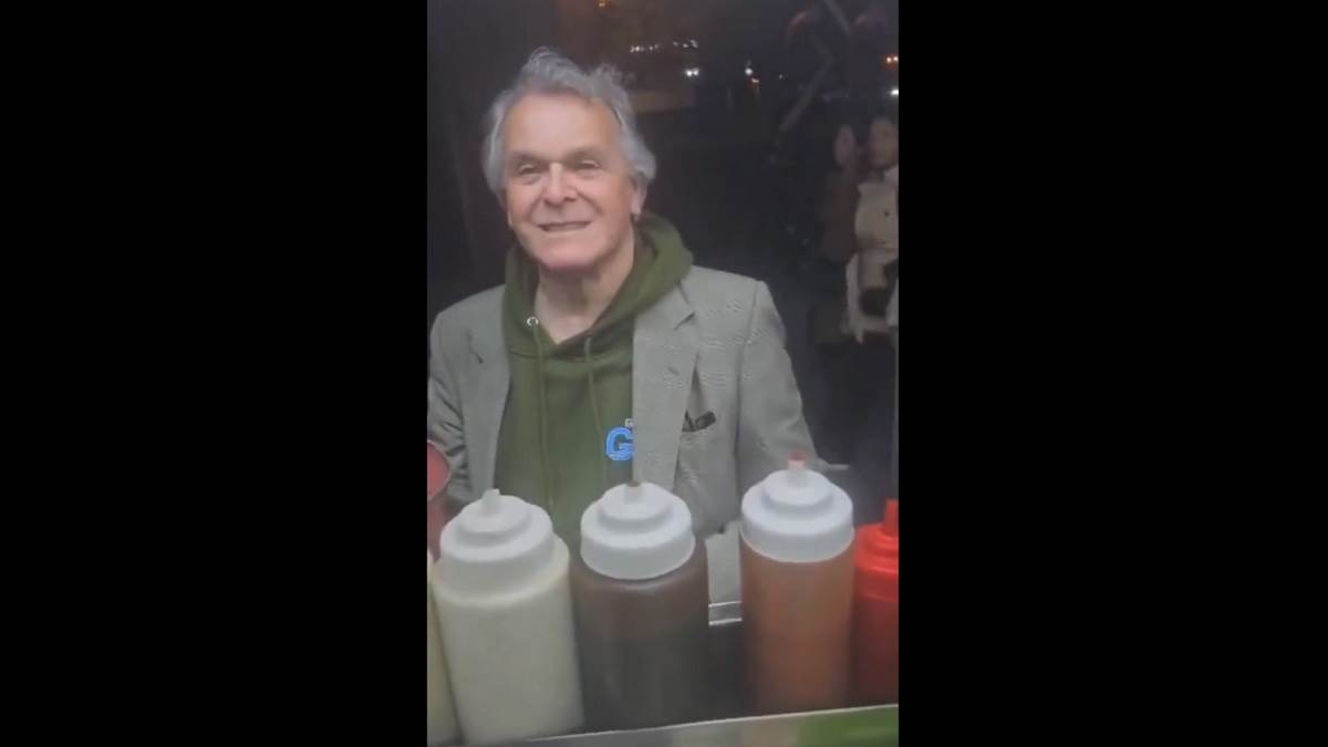 barack obama former advisor loses job after making islamophic comments on halal cart vendor in new york