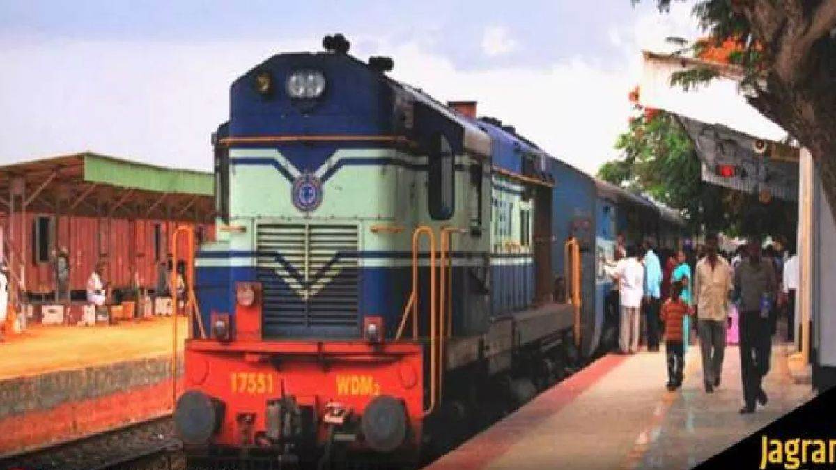 several caught traveling unauthorized in pantry car of vaishali express rpf put them in another bogie