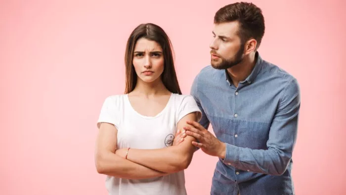 Gaslighting: क्या है गैसलाइटिंग और इसका मेंटल हेल्थ पर प्रभाव