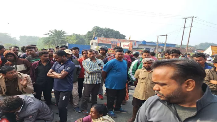 एनएच 33 पर किसान चरण बेसरा की मौत पर हंगामा।